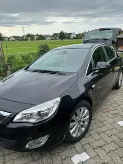 Opel Astra 2011   Diesel   168.000 km   Pickerl 07 2025   Nichtraucher   Preis VB Bild 4