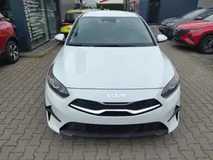 Kia Ceed / cee'd SPIN 1.5 *Shzg*Lhzg*PDC*Cam*16Zoll*Navi 103 kW ... Bild 2