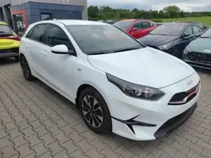 Kia Ceed / cee'd SPIN 1.5 *Shzg*Lhzg*PDC*Cam*16Zoll*Navi 103 kW ... Bild 3