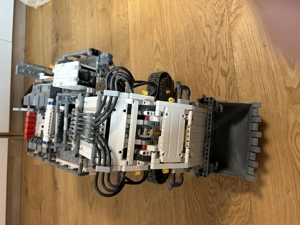 Lego Technic Bagger Liebherr mit Anleitung Bild 2
