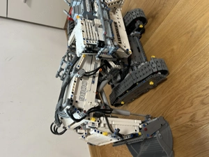 Lego Technic Bagger Liebherr mit Anleitung Bild 1