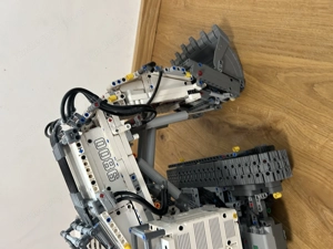 Lego Technic Bagger Liebherr mit Anleitung Bild 5