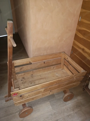 Bollerwagen aus Vollholz Bild 2