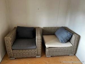 Modulare Lounge-Couch in Rattanoptik - robust & wandelbar