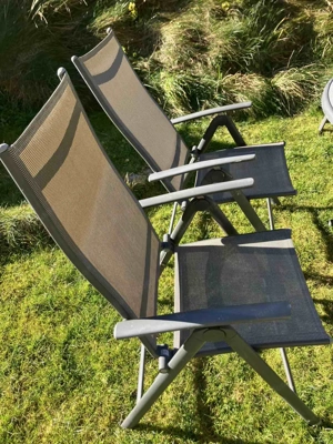 Zu verkaufen: ein gebrauchter ovaler Gartentisch aus Kunststoff und 4 Stühle Bild 5