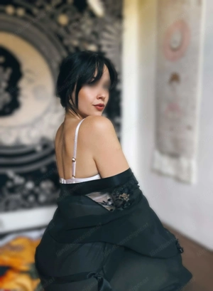 Elena, junge sexy Wienerin Bild 2