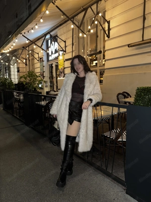 Elena, junge sexy Wienerin Bild 3