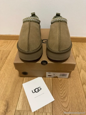 UGG Tasman