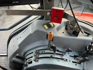 Massey Ferguson 4270 mit Hauer POM C130 Frontlader Bild 10