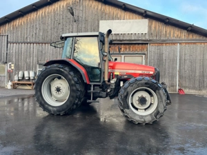 Massey Ferguson 4270 mit Hauer POM C130 Frontlader Bild 8