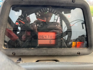 Massey Ferguson 4270 mit Hauer POM C130 Frontlader Bild 9