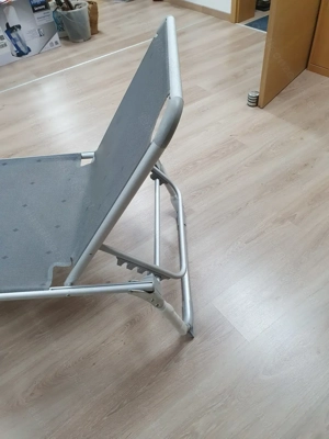 Dreibeinliege aus Aluminium   grau, kaum benutzt! Bild 2