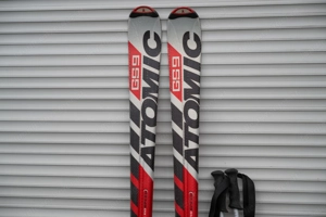 Atomic-Schi (180 cm) und Atomic-Schistöcke (130 cm) Bild 2