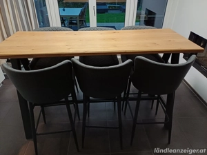 Esstisch mit Stühlen