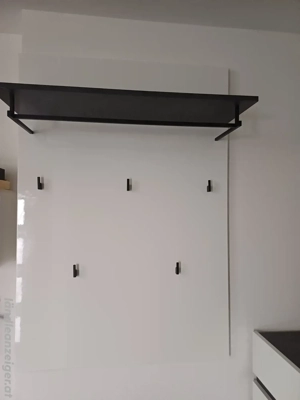 Garderobe aus Hochglanz  Bild 2