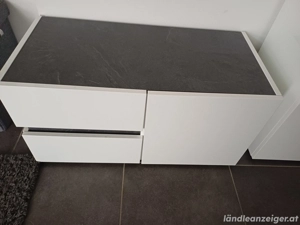 Garderobe aus Hochglanz  Bild 4