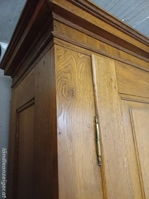 Antiker Bauernschrank  Bild 3