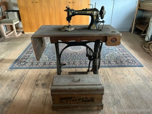 Alte Nähmaschine Bild 3