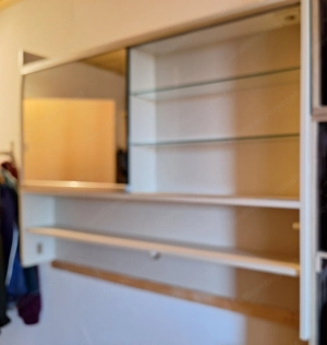 Spiegelschrank mit Spiegel-Schiebetüren