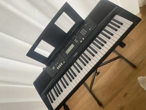 Keyboard YAMAHA EZ220