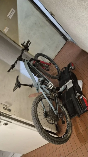 Vermiete Thule Fahrradträger Thule Easy Fold 931 für 2 Fahrräder, zusammenklapp. und abschließbar