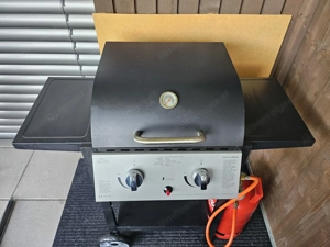 Gasgriller mit Grillabdeckung & Schutzmatte