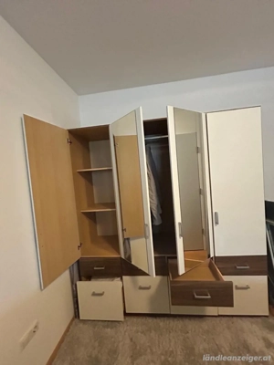 Kleiderkasten mit Spiegel Bild 4