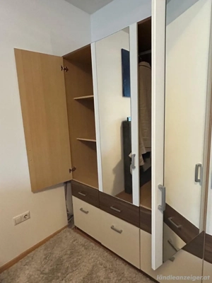 Kleiderkasten mit Spiegel Bild 2