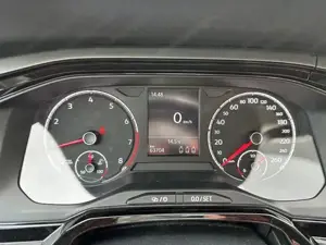 VW Polo 1,0 Comfortline mit R-Line-Paket Limousine Bild 6