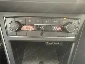 VW Polo 1,0 Comfortline mit R-Line-Paket Limousine Bild 3