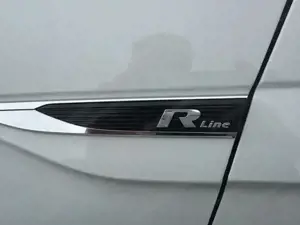VW Polo 1,0 Comfortline mit R-Line-Paket Limousine Bild 2