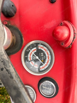 Massey Ferguson 135 Bild 10