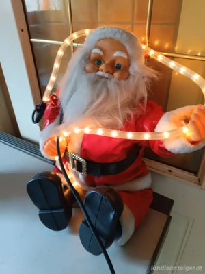 Kletternder Weihnachtsmann  Bild 2