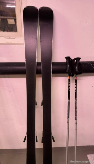 Atomic Ski mit Stöcken Bild 3