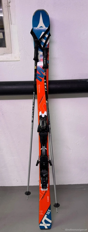 Atomic Ski mit Stöcken Bild 4