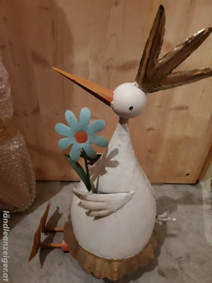 süße Gans mit Blume Outdoor