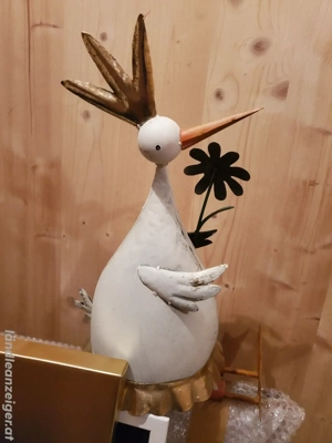 süße Gans mit Blume Outdoor Bild 2