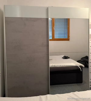 Kleiderschrank Bild 2