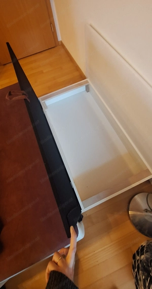 Kleine Schlafcouch mit Staufach Bild 4