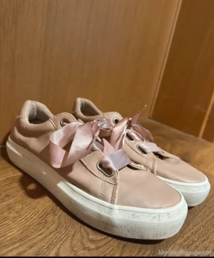 Rosa flache Schuhe zum Binden