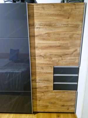 Schiebetürschrank 3 teilig Bild 3