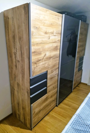 Schiebetürschrank 3 teilig Bild 2
