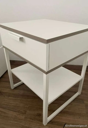 Nachtkästchen Bild 2