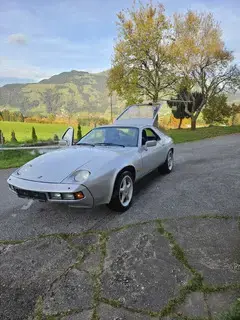 Porsche 928 silber Bild 2