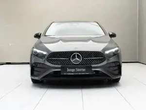 Mercedes-Benz A 180 d Kompaktlimousine W-Paket Night Navi Sport Bild 2