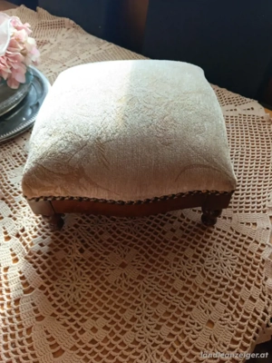 Holzschemel Antik 27x27 Bild 2