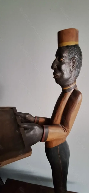 "Der stumme Diener" (Holzschnitzerei) Bild 2