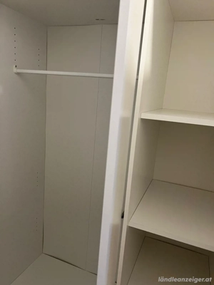 Kleiderschrank Bild 4