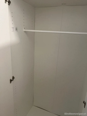 Kleiderschrank Bild 2