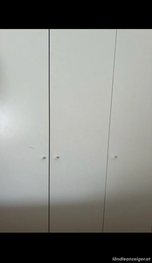 Kleiderschrank Bild 6